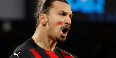 Zlatan Tak Terburu-buru soal Kontrak Baru Milan thumbnail